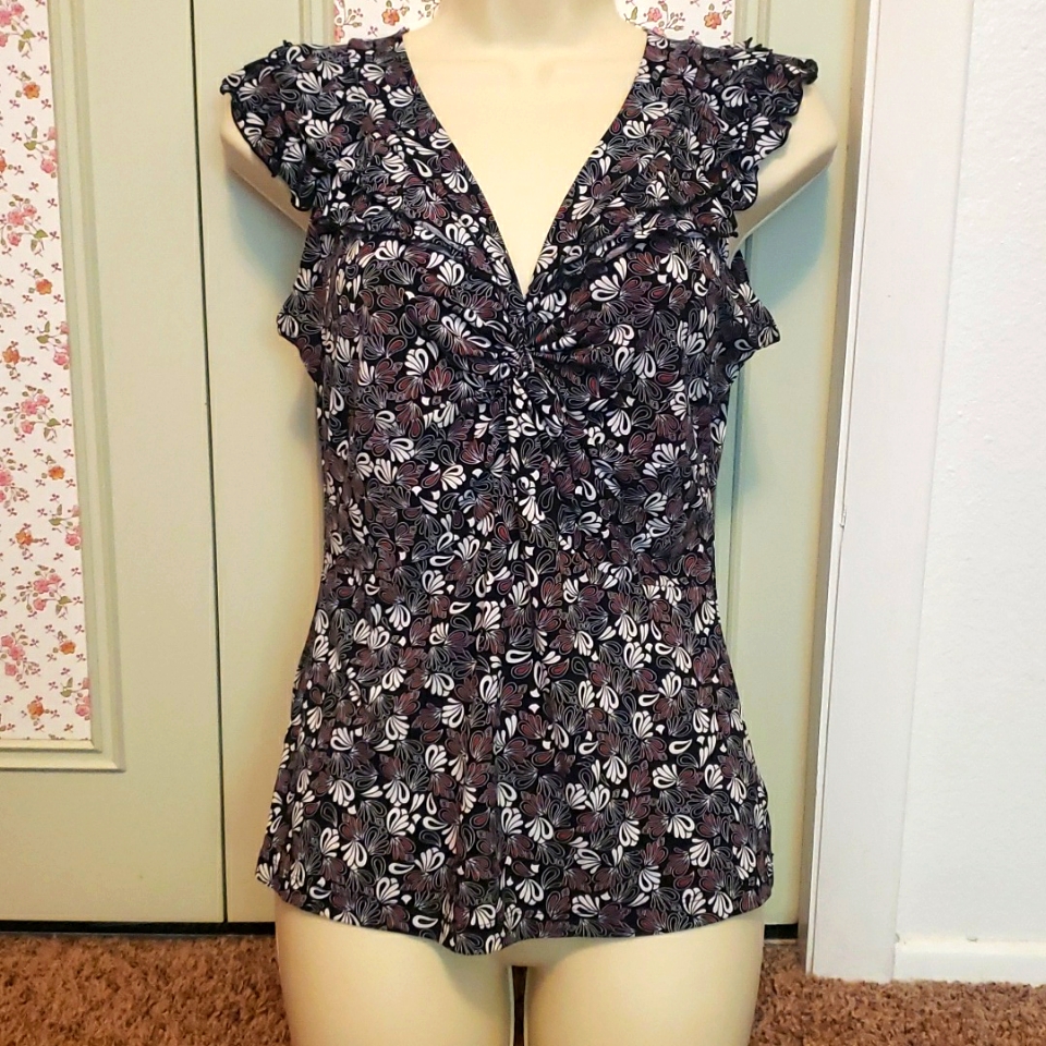 Susan Lawrence Medium Black/White/Red V-Neck Blouse